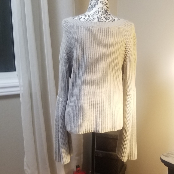Free People low cut bell sleeve sweater - Picture 2 of 5